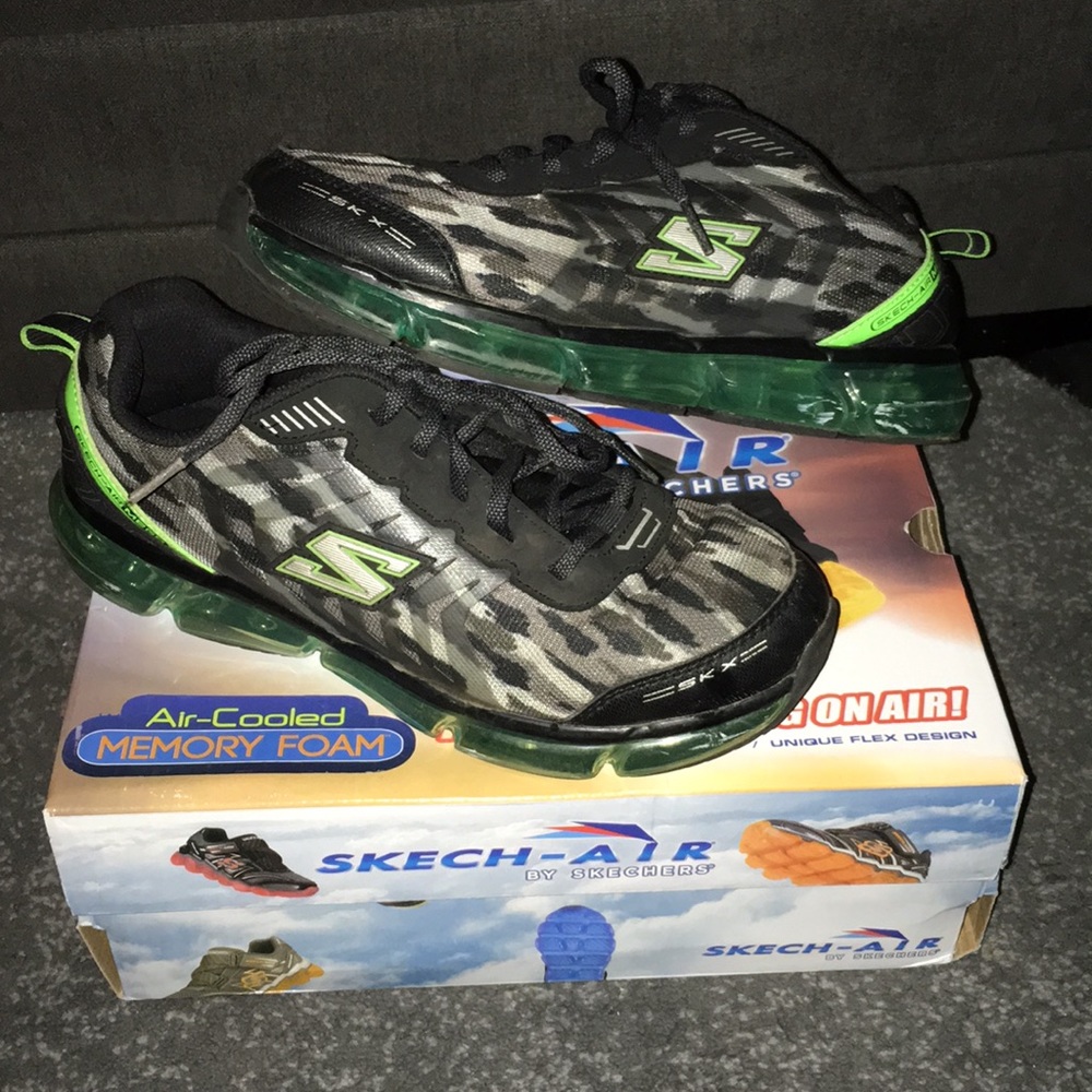 ❌ SOLD ❌ Sketchers Sneaker